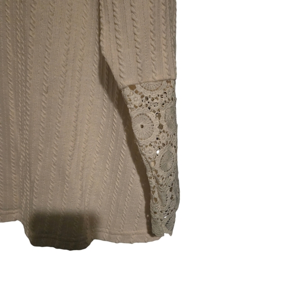 New pullover top w/lace size 4xl=20 color cream - Picture 4 of 10
